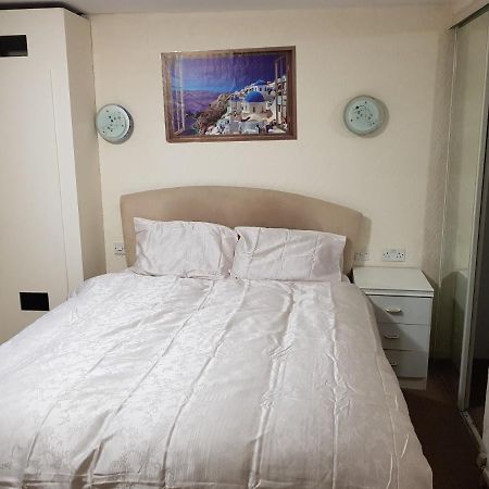 Вілла London Heathrow West Drayton  Екстер'єр фото