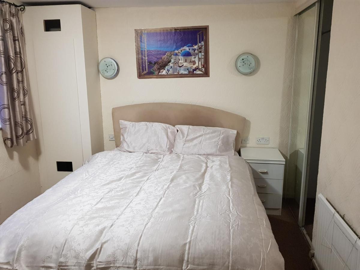 Вілла London Heathrow West Drayton  Екстер'єр фото